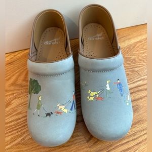 Dansko Twin Pro Leather Clogs, Dog Walker Print, New